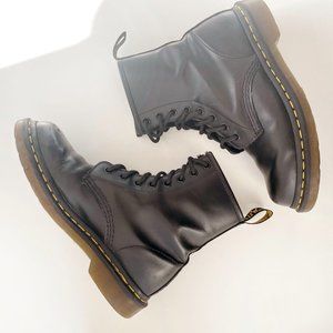 COPY - Dr. Martens black boots - size 7